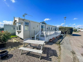 8 Berth Caravan With Wifi And Decking In Lincs Ref 78003P